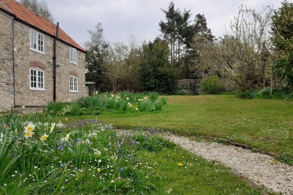Characterful Cottage Adjacent To An Orchard Brockley Exterior foto