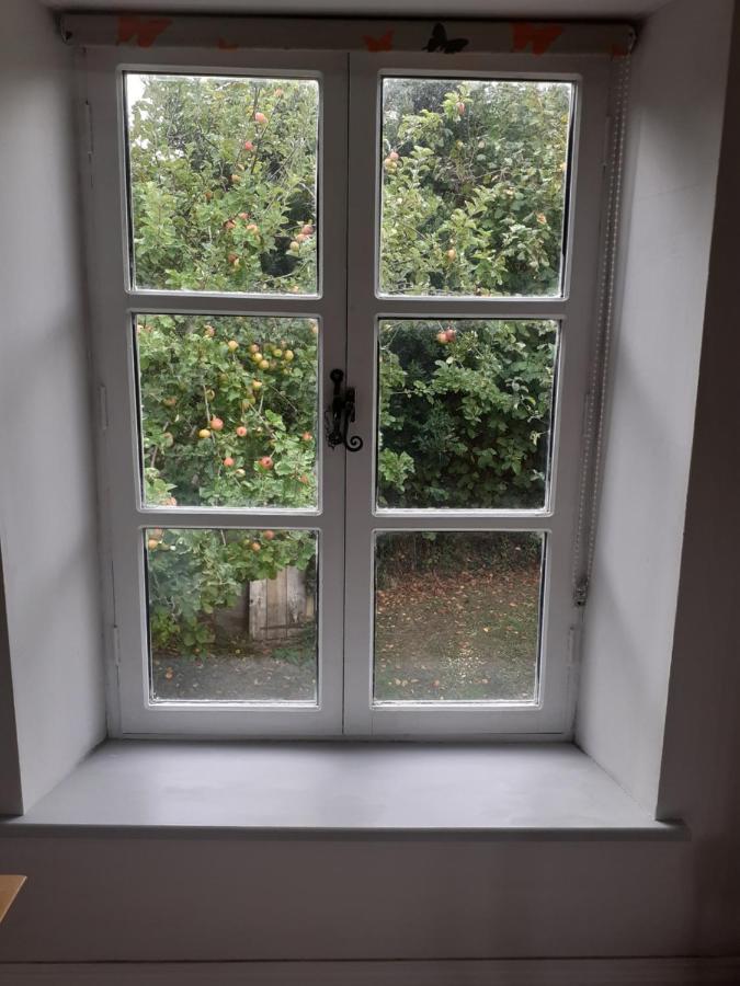 Characterful Cottage Adjacent To An Orchard Brockley Exterior foto